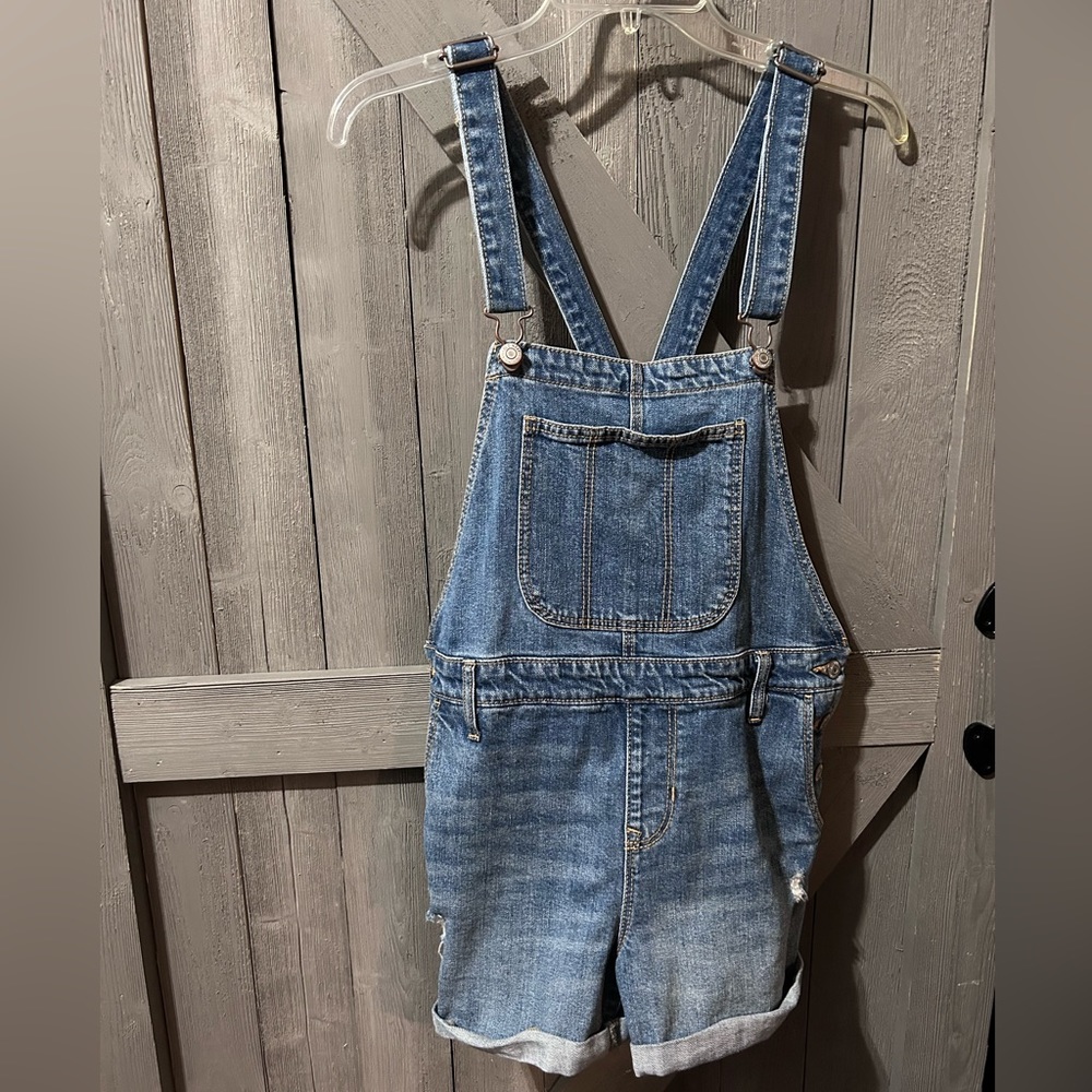 ☀️SUMMER SALE☀️GUC Women’s Old Navy Bib shorts Size Small